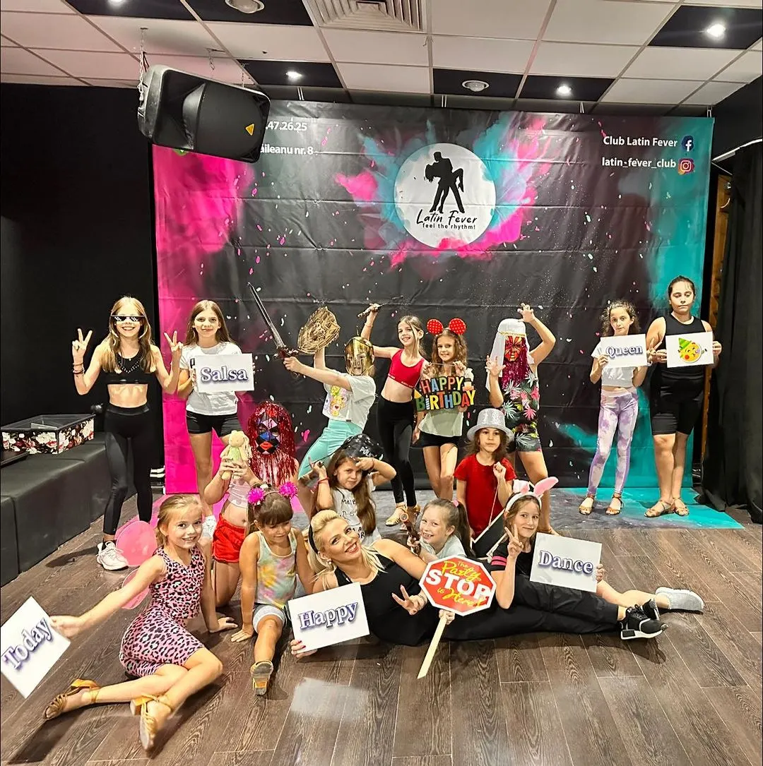 Copiii de la Latino Kids la Encanto Dance Academy