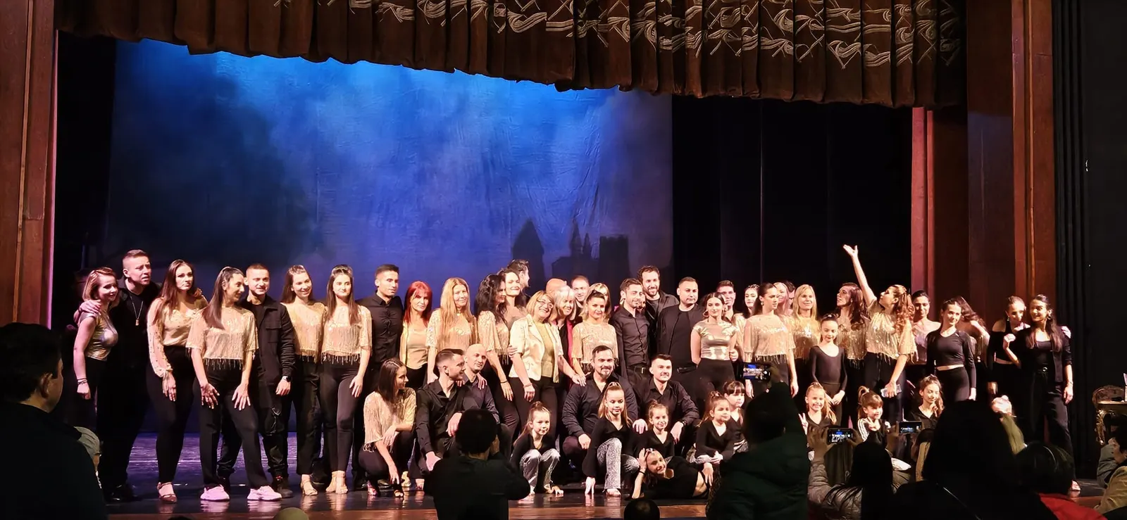 Salutul final la spectacolul anual Encanto
